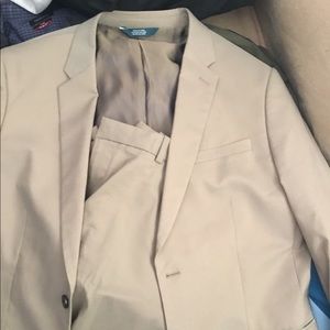 Perry Ellis Men’s suit
